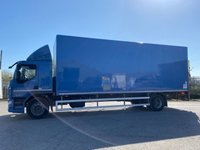 USED 2022 71 DAF LF 18T CURTAIN SIDED SLEEPER CAB WITH COLUMN TAIL LIFT, 28FT BODY, 1.5T LIFT 