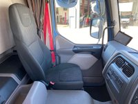 USED 2022 71 DAF LF 18T CURTAIN SIDED SLEEPER CAB WITH COLUMN TAIL LIFT, 28FT BODY, 1.5T LIFT 