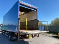 USED 2022 71 DAF LF 18T CURTAIN SIDED SLEEPER CAB WITH COLUMN TAIL LIFT, 28FT BODY, 1.5T LIFT 