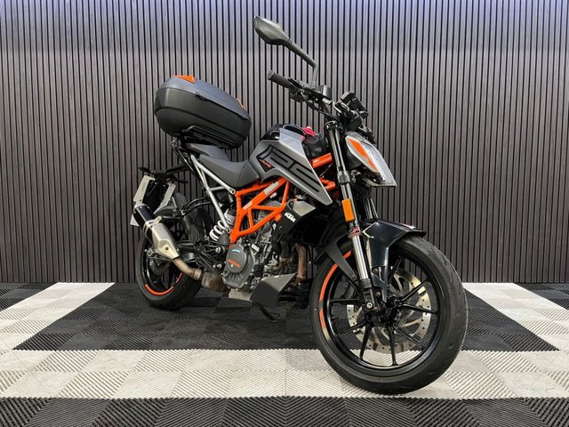 View our KTM 125 DUKE