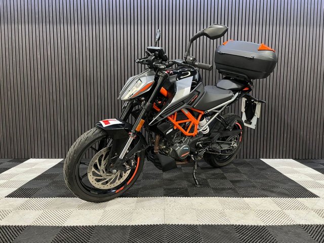 View our KTM 125 DUKE