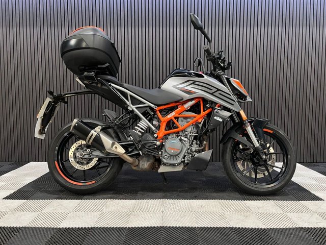 View our KTM 125 DUKE