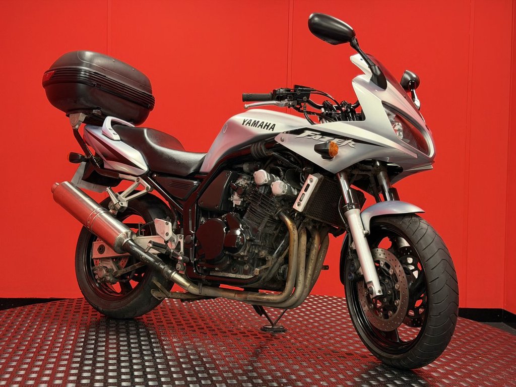 USED 2002 02 YAMAHA FZS600 TRADE BIKES AT TRADE PRICES GIVI TOP BOX