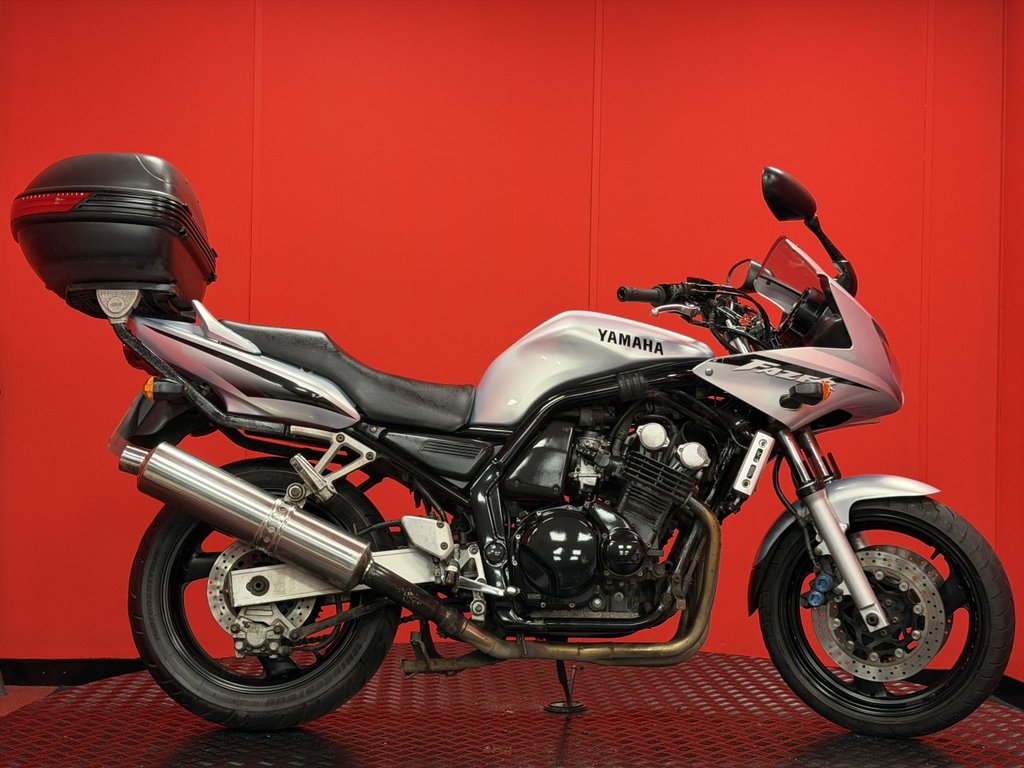 USED 2002 02 YAMAHA FZS600 TRADE BIKES AT TRADE PRICES GIVI TOP BOX