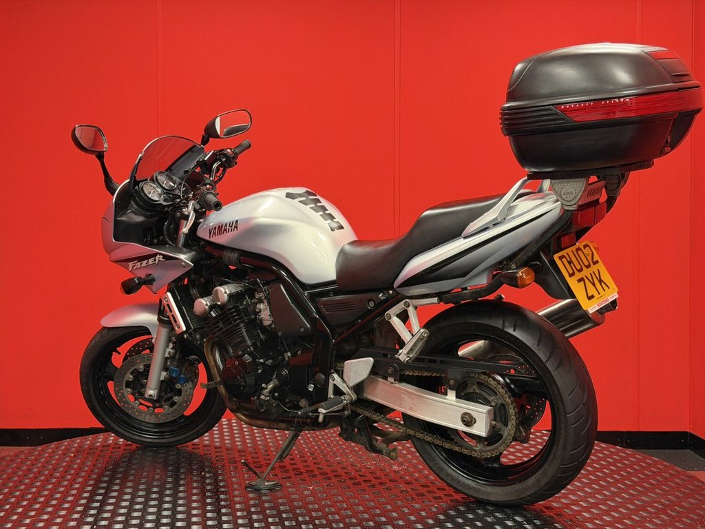 USED 2002 02 YAMAHA FZS600 TRADE BIKES AT TRADE PRICES GIVI TOP BOX