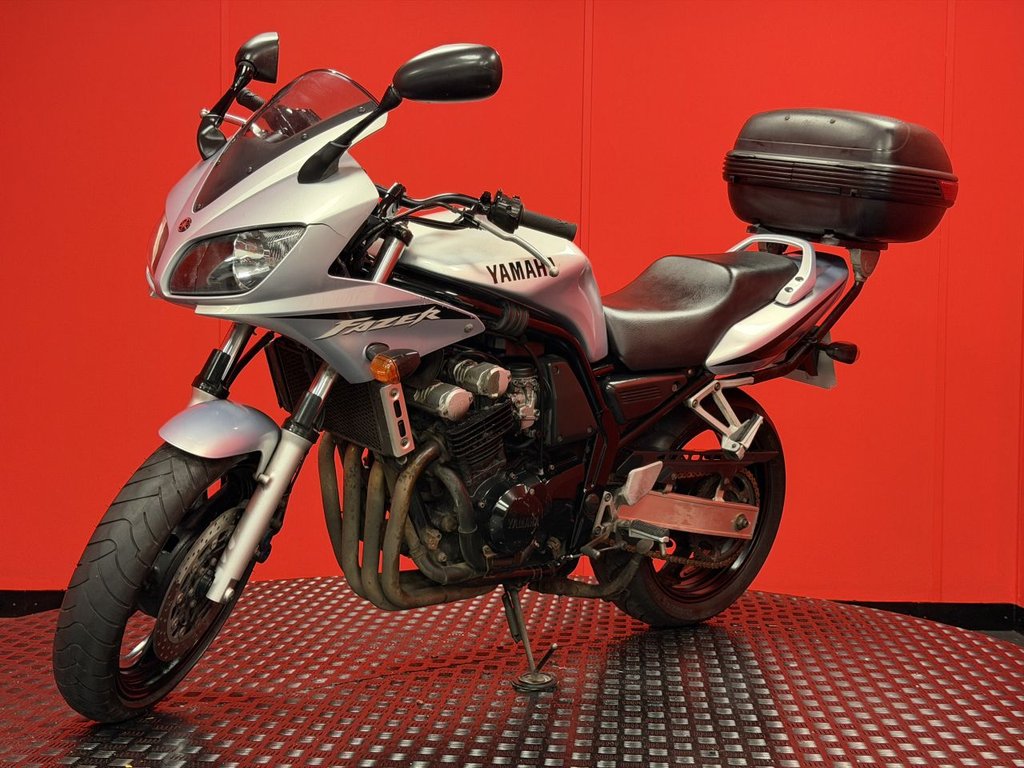 USED 2002 02 YAMAHA FZS600 TRADE BIKES AT TRADE PRICES GIVI TOP BOX