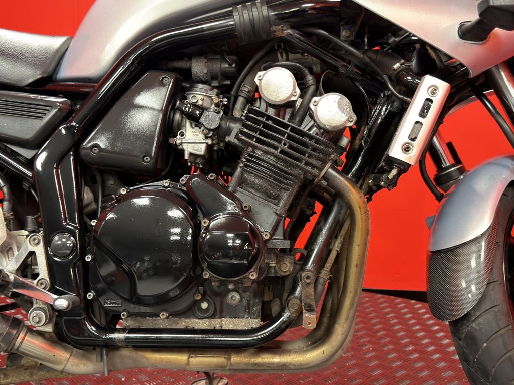 USED 2002 02 YAMAHA FZS600 TRADE BIKES AT TRADE PRICES GIVI TOP BOX