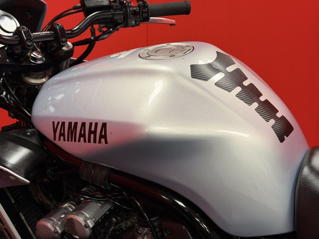 USED 2002 02 YAMAHA FZS600 TRADE BIKES AT TRADE PRICES GIVI TOP BOX