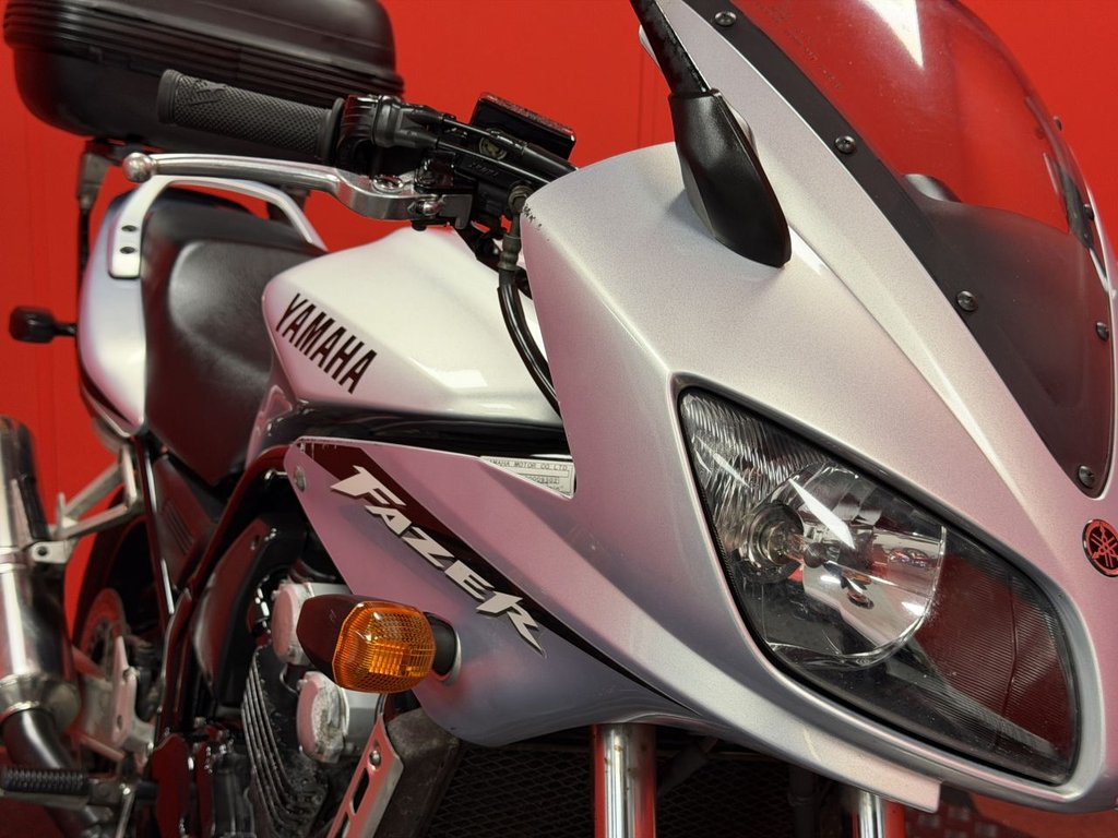 USED 2002 02 YAMAHA FZS600 TRADE BIKES AT TRADE PRICES GIVI TOP BOX