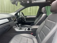USED 2015 65 VOLKSWAGEN TOUAREG 3.0 TDI V6 BlueMotion Tech R-Line SUV 5dr Diesel Tiptronic 4WD Euro 6 (s/s) (262 ps) 