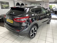 USED 2020 69 NISSAN QASHQAI 1.3 DIG-T Tekna SUV 5dr Petrol DCT Auto Euro 6 (s/s) (160 ps) PEARL BLACK / GRAPHITE PART LEATHER TRIM / PANORAMIC ROOF / DUAL ZONE CLIMATE / HEATED FRONT SEATS / ELECTRIC WINDOWS / POWERFOLD MIRRORS / INTELLIGENT CRUISE / SPEED LIMITER / 360 CAMERAS / FRONT-REAR SENSORS / SATNAV / DAB / CD / BLUETOOTH / BOSE / USB / PRIVACY GLASS / CARPET MATS / BOOT LINER / 19"ALLOY WHEELS / SERVICE HISTORY