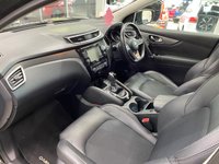 USED 2020 69 NISSAN QASHQAI 1.3 DIG-T Tekna SUV 5dr Petrol DCT Auto Euro 6 (s/s) (160 ps) PEARL BLACK / GRAPHITE PART LEATHER TRIM / PANORAMIC ROOF / DUAL ZONE CLIMATE / HEATED FRONT SEATS / ELECTRIC WINDOWS / POWERFOLD MIRRORS / INTELLIGENT CRUISE / SPEED LIMITER / 360 CAMERAS / FRONT-REAR SENSORS / SATNAV / DAB / CD / BLUETOOTH / BOSE / USB / PRIVACY GLASS / CARPET MATS / BOOT LINER / 19"ALLOY WHEELS / SERVICE HISTORY