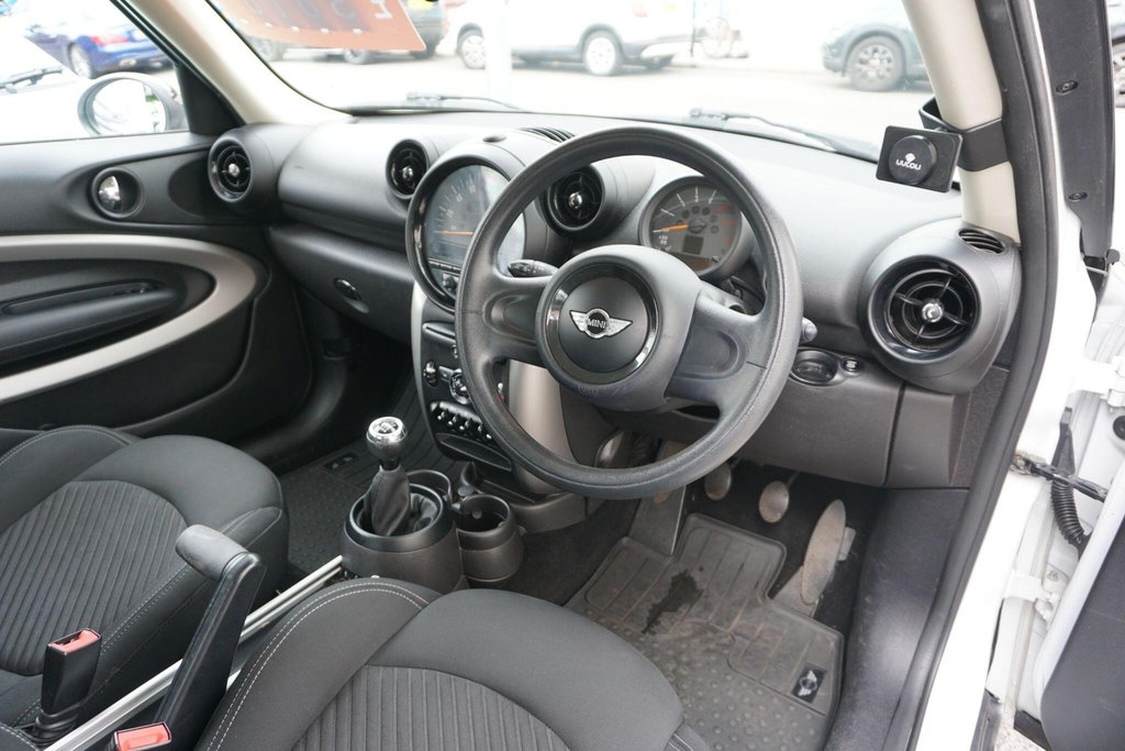 USED 2014 64 MINI PACEMAN 1.6 Cooper D Euro 5 (s/s) 3dr Â£35 car tax