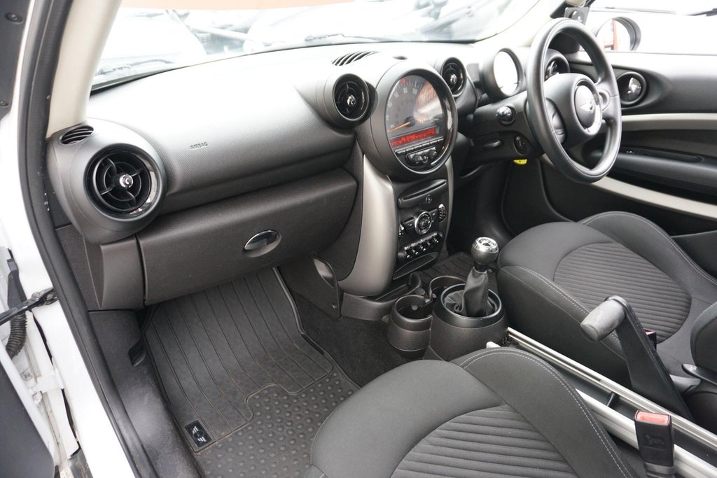 USED 2014 64 MINI PACEMAN 1.6 Cooper D Euro 5 (s/s) 3dr Â£35 car tax