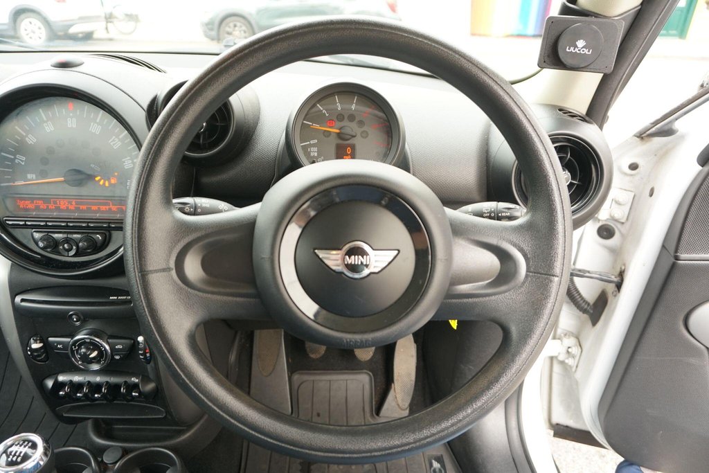 USED 2014 64 MINI PACEMAN 1.6 Cooper D Euro 5 (s/s) 3dr Â£35 car tax