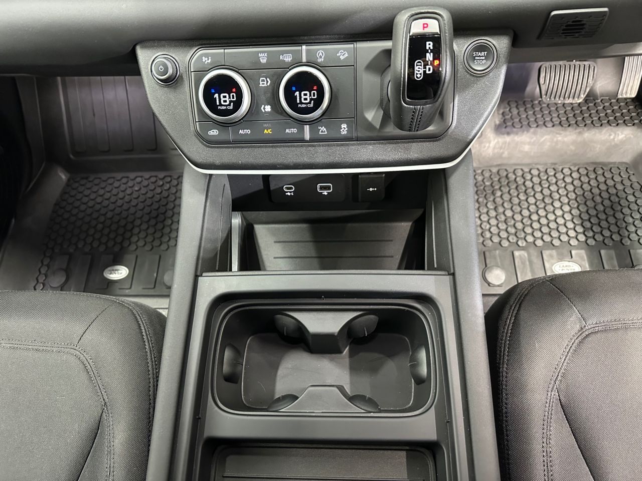 2023 LAND ROVER DEFENDER 3.0 D250 MHEV Hard Top SUV 3dr Diesel Auto 4WD SWB Euro 6 (s/s) (250 ps) - vehicle photo 17 for sale on PureCar
