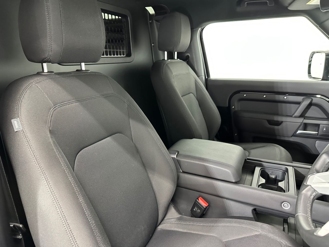 2023 LAND ROVER DEFENDER 3.0 D250 MHEV Hard Top SUV 3dr Diesel Auto 4WD SWB Euro 6 (s/s) (250 ps) - vehicle photo 21 for sale on PureCar