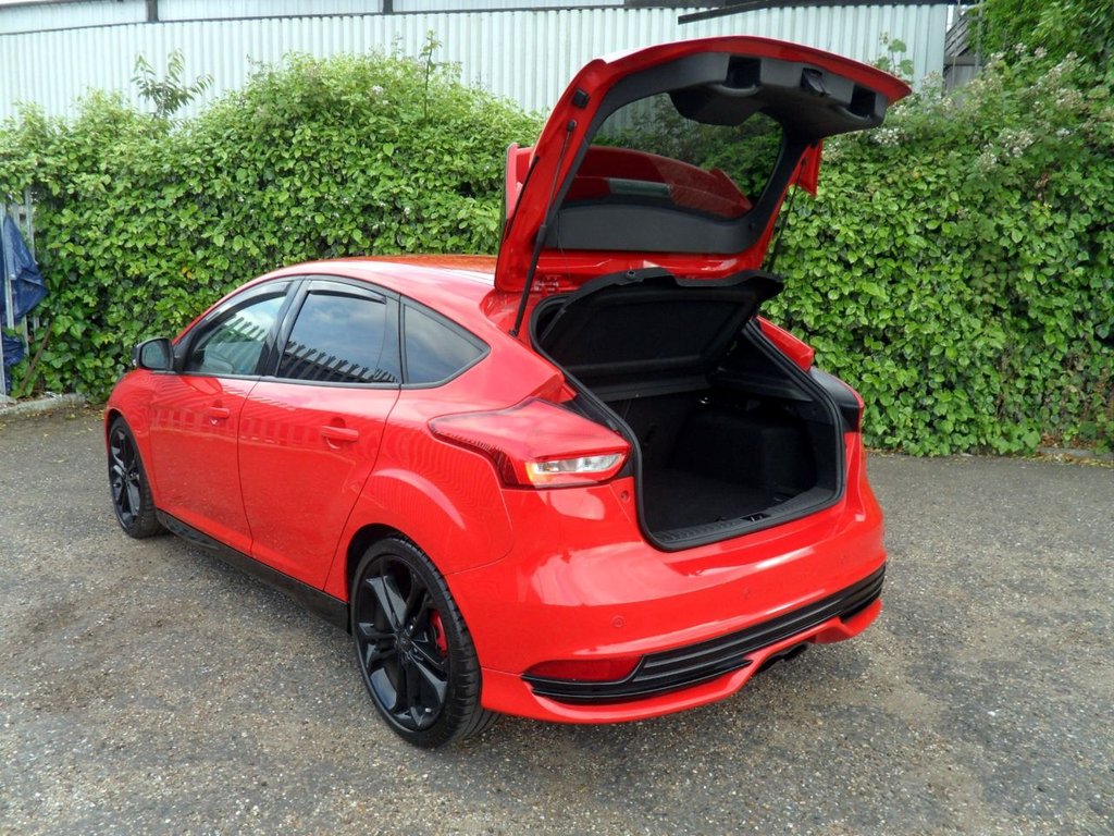 USED 2017 17 FORD FOCUS 2.0T EcoBoost ST-3 Hatchback 5dr Petrol Manual Euro 6 (s/s) (250 ps) FullHistory 10Services Rear Privacy