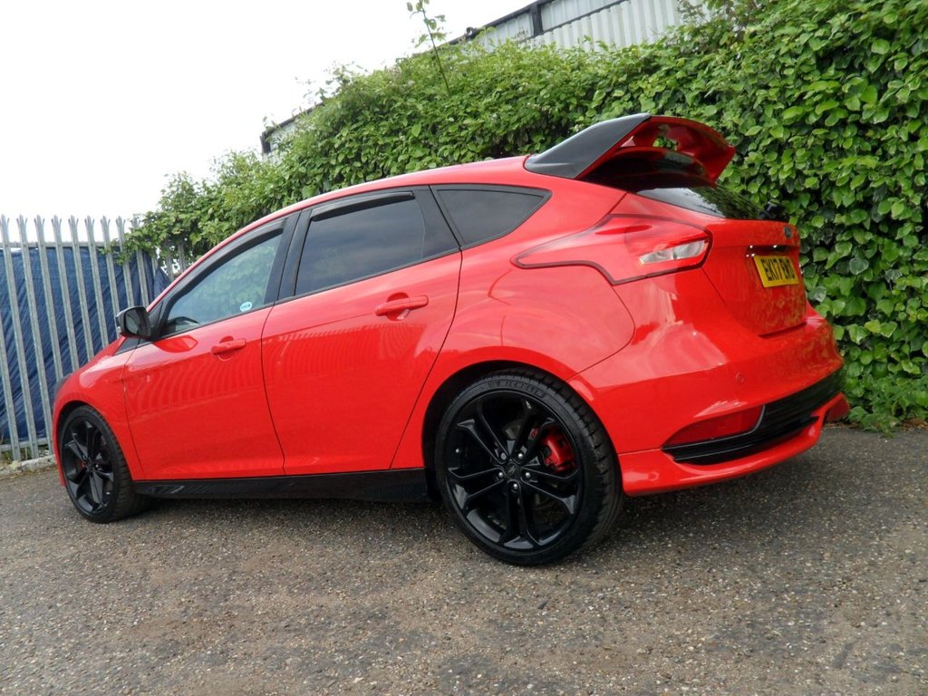 USED 2017 17 FORD FOCUS 2.0T EcoBoost ST-3 Hatchback 5dr Petrol Manual Euro 6 (s/s) (250 ps) FullHistory 10Services Rear Privacy
