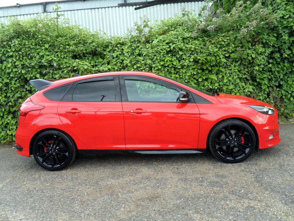 USED 2017 17 FORD FOCUS 2.0T EcoBoost ST-3 Hatchback 5dr Petrol Manual Euro 6 (s/s) (250 ps) FullHistory 10Services Rear Privacy