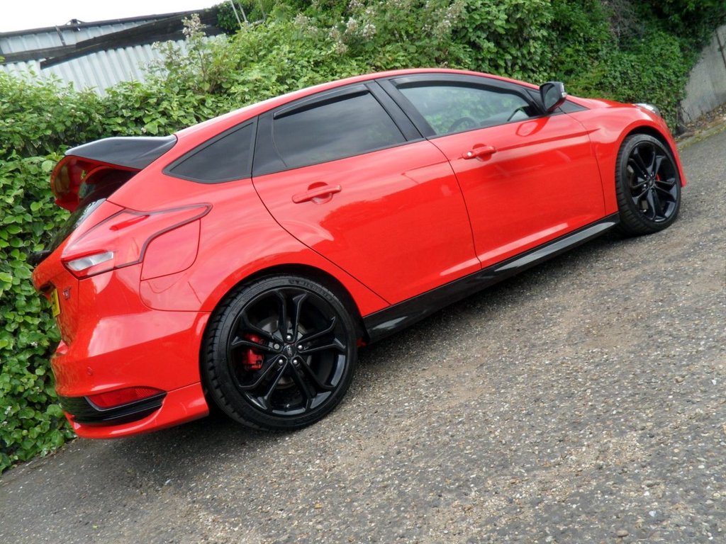 USED 2017 17 FORD FOCUS 2.0T EcoBoost ST-3 Hatchback 5dr Petrol Manual Euro 6 (s/s) (250 ps) FullHistory 10Services Rear Privacy