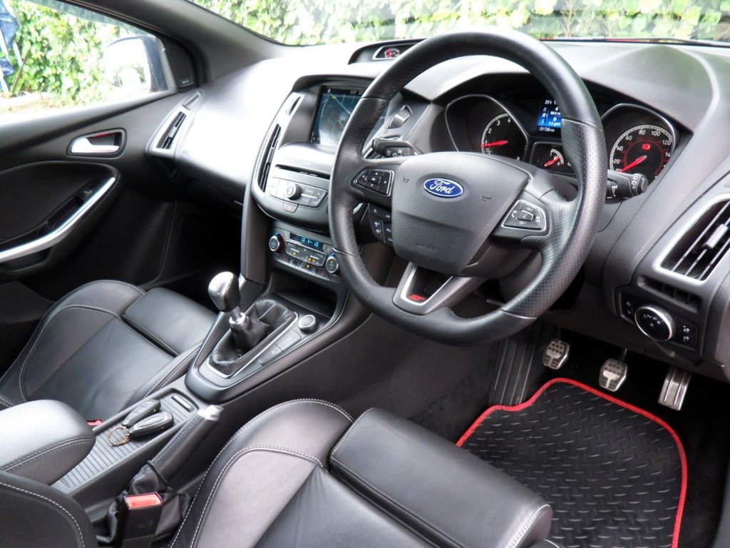 USED 2017 17 FORD FOCUS 2.0T EcoBoost ST-3 Hatchback 5dr Petrol Manual Euro 6 (s/s) (250 ps) FullHistory 10Services Rear Privacy