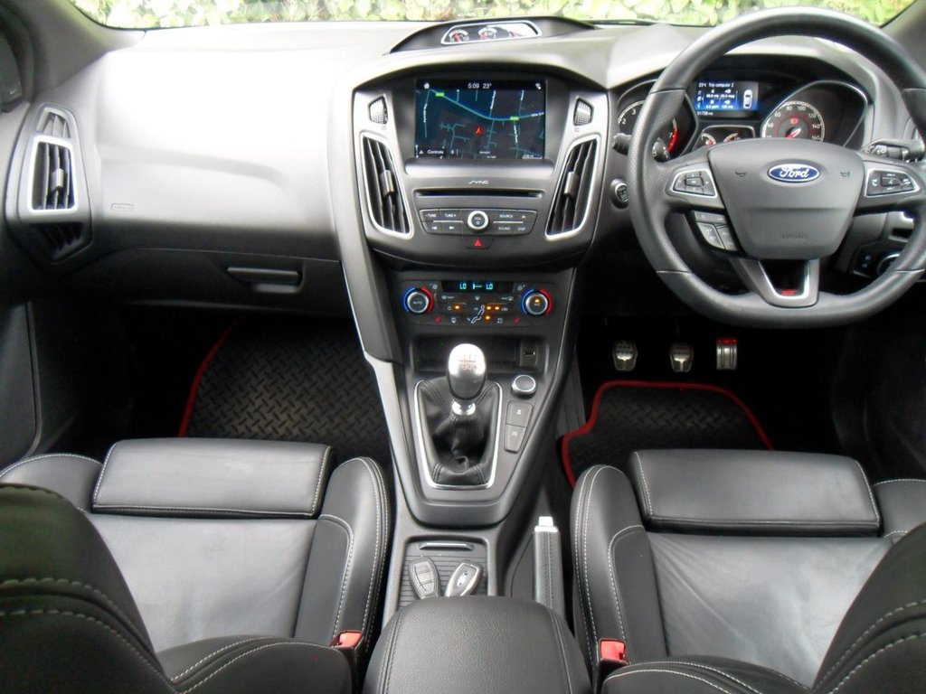 USED 2017 17 FORD FOCUS 2.0T EcoBoost ST-3 Hatchback 5dr Petrol Manual Euro 6 (s/s) (250 ps) FullHistory 10Services Rear Privacy