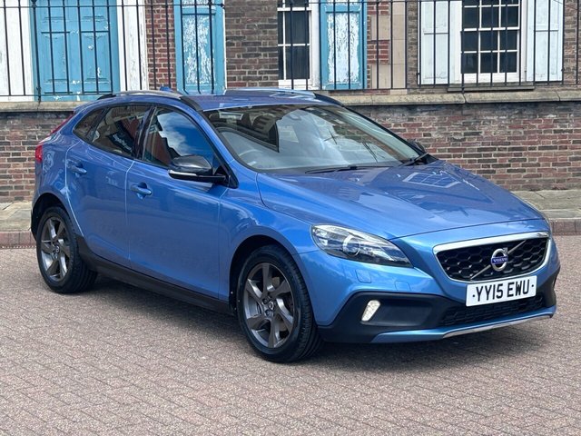 View our VOLVO V40 CROSS COUNTRY