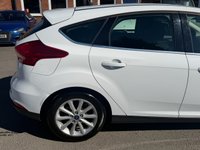 USED 2017 17 FORD FOCUS 1.0T EcoBoost Titanium Hatchback 5dr Petrol Auto Euro 6 (s/s) (125 ps) PARKING SENSORS -APPLE CARPLAY