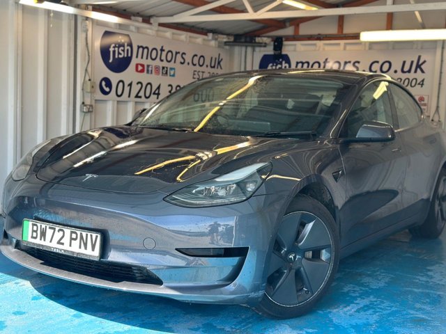 View our Tesla Model 3 Saloon 4dr Electric Auto RWD (241 bhp)+2 KEYS+1 OWNER FROM NEW+NAV+2 CABLES+PANO SUNROOF+LEATHER SEATS+CLIMATE+CRUISE+MEDIA+BLUETOOTH+18" ALLOYS+USB+AUX+DAB+CAMERA+