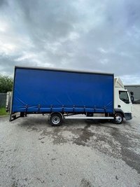 USED 2020 70 DAF LF 7.5 TONNE CURTAINSIDER WITH COLUMN TAIL LIFT 
