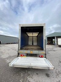 USED 2020 70 DAF LF 7.5 TONNE CURTAINSIDER WITH COLUMN TAIL LIFT 