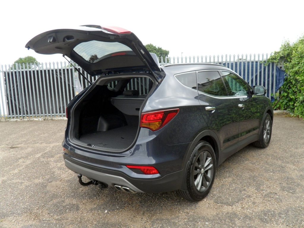 USED 2017 67 HYUNDAI SANTA FE 2.2 CRDi Blue Drive Premium SUV 5dr Diesel Manual 4WD Euro 6 (s/s) (200 ps) HeatedLeather Timing Chain Replaced