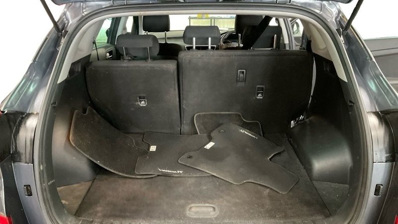 2019 Hyundai Tucson in grey — photo 10 of 14