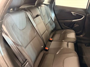 2018 VOLVO V40 2.0 T2 Momentum Nav Plus Hatchback 5dr Petrol Manual Euro 6 (s/s) (122 ps) &pound;9995.00