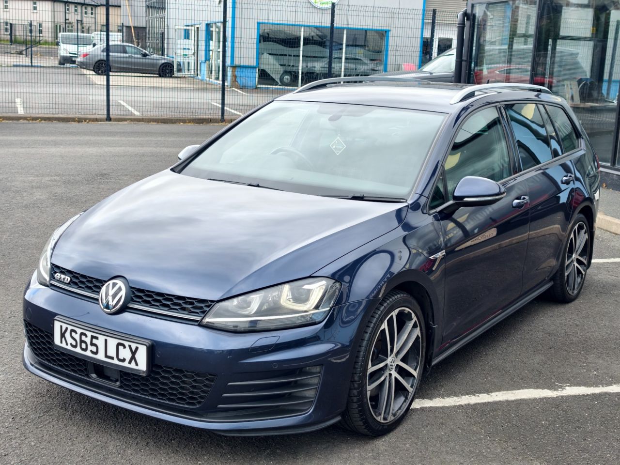 2016 VOLKSWAGEN GOLF 2.0 TDI BlueMotion Tech GTD (Nav) Estate 5dr Diesel DSG Euro 6 (s/s) (184 p - vehicle photo 6 for sale on PureCar