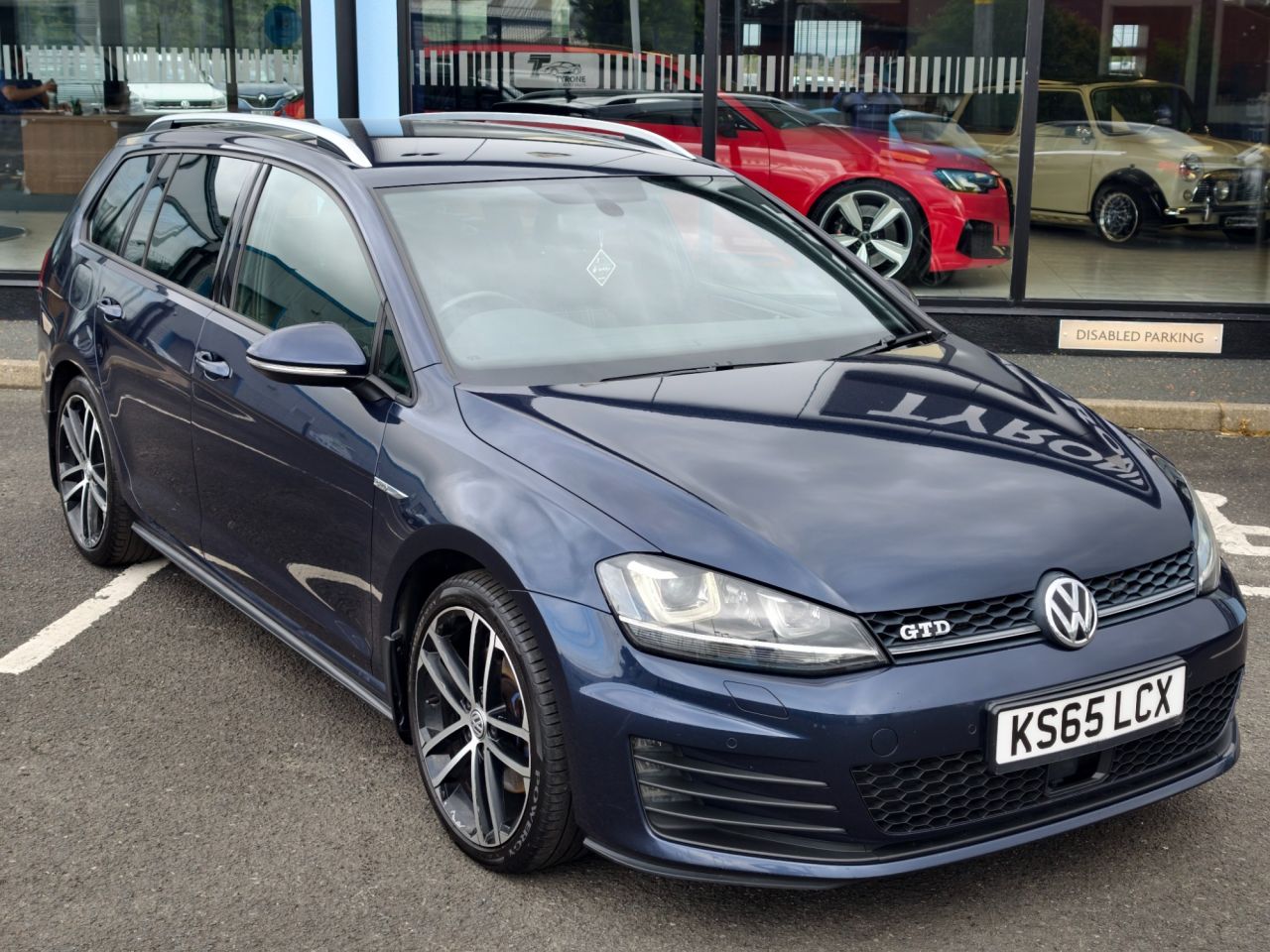 2016 VOLKSWAGEN GOLF 2.0 TDI BlueMotion Tech GTD (Nav) Estate 5dr Diesel DSG Euro 6 (s/s) (184 p - vehicle photo 8 for sale on PureCar