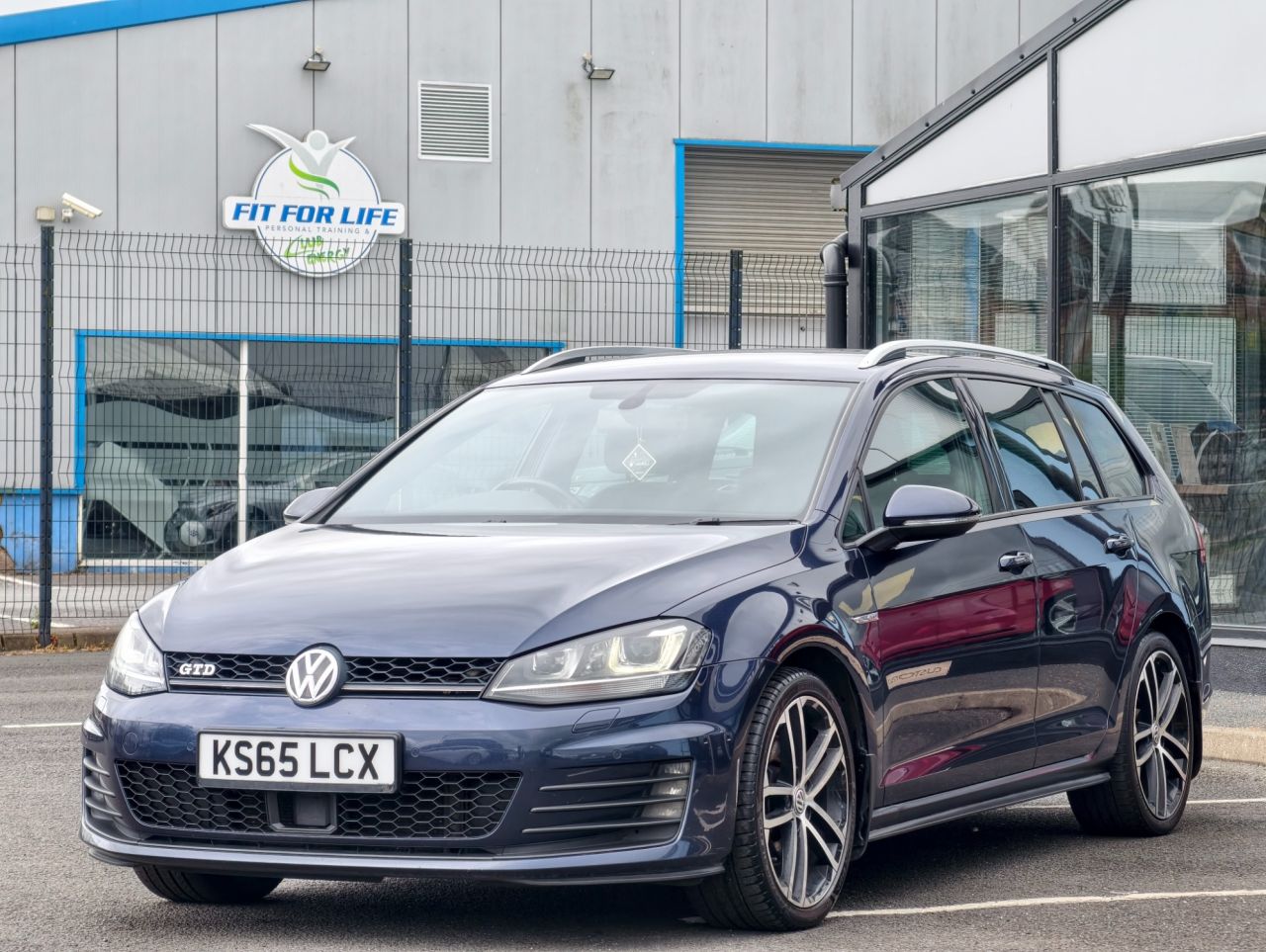 2016 VOLKSWAGEN GOLF 2.0 TDI BlueMotion Tech GTD (Nav) Estate 5dr Diesel DSG Euro 6 (s/s) (184 p - vehicle photo 12 for sale on PureCar