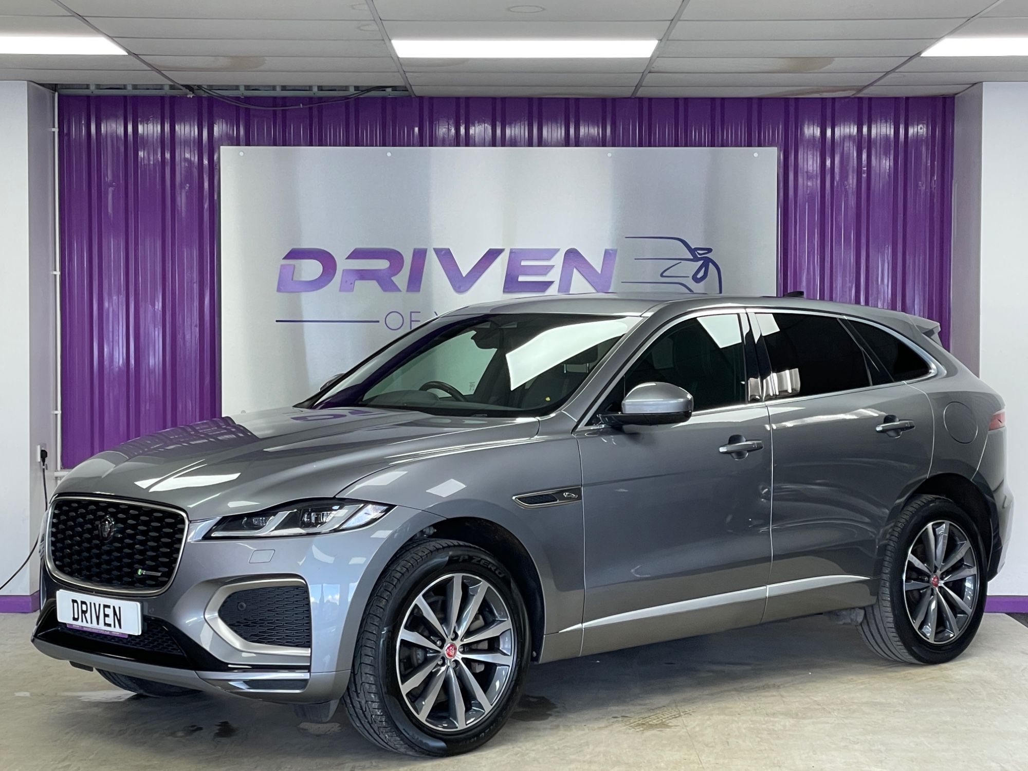 USED 2022 22 JAGUAR F-PACE 2.0 P400e 17.1kWh R-Dynamic SE SUV 5dr Petrol Plug-in Hybrid Auto AWD Euro 6 (s/s) (404 ps) 