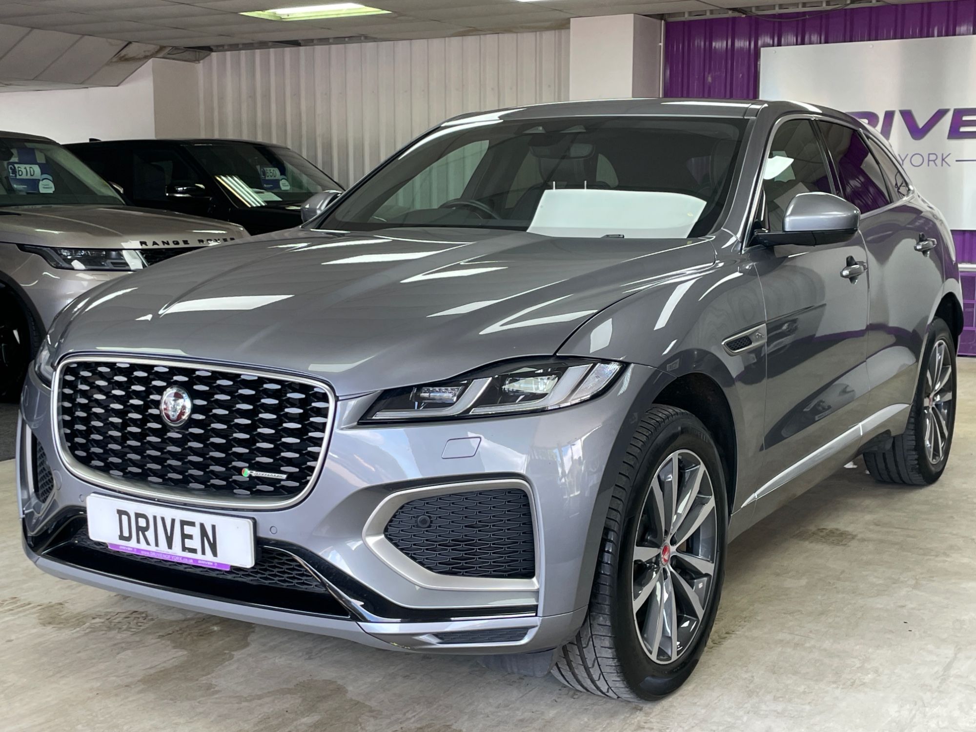USED 2022 22 JAGUAR F-PACE 2.0 P400e 17.1kWh R-Dynamic SE SUV 5dr Petrol Plug-in Hybrid Auto AWD Euro 6 (s/s) (404 ps) 