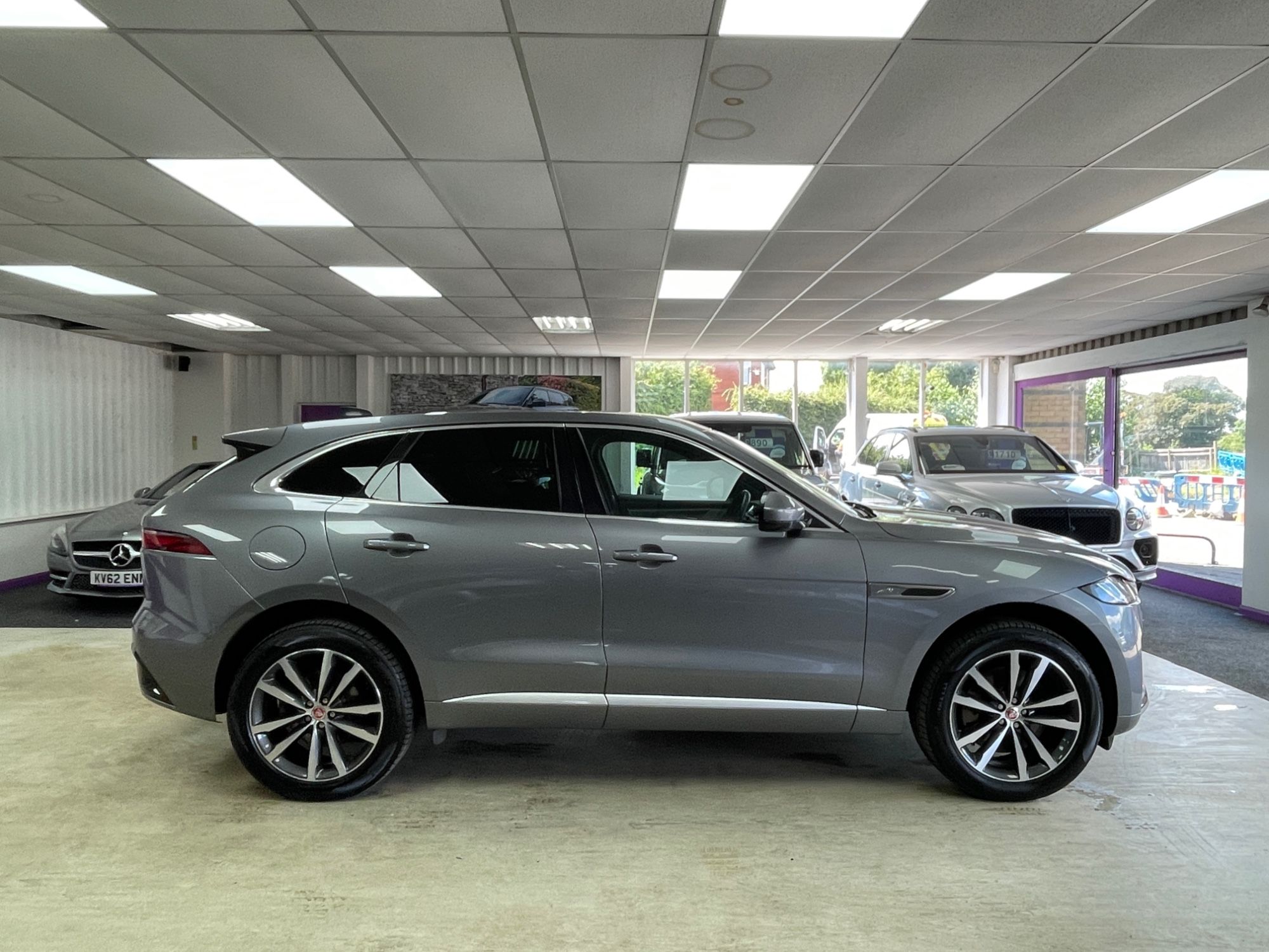 USED 2022 22 JAGUAR F-PACE 2.0 P400e 17.1kWh R-Dynamic SE SUV 5dr Petrol Plug-in Hybrid Auto AWD Euro 6 (s/s) (404 ps) 