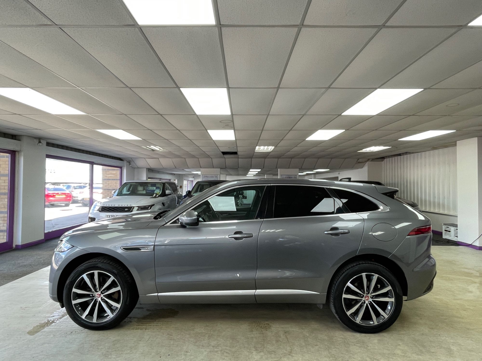 USED 2022 22 JAGUAR F-PACE 2.0 P400e 17.1kWh R-Dynamic SE SUV 5dr Petrol Plug-in Hybrid Auto AWD Euro 6 (s/s) (404 ps) 