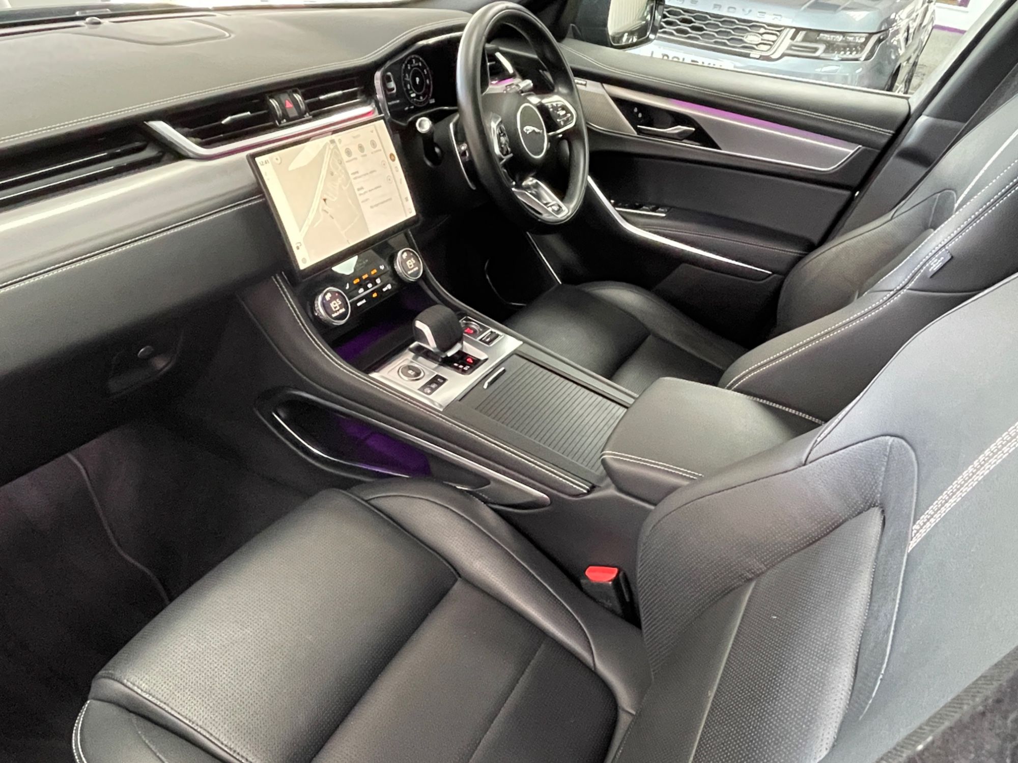 USED 2022 22 JAGUAR F-PACE 2.0 P400e 17.1kWh R-Dynamic SE SUV 5dr Petrol Plug-in Hybrid Auto AWD Euro 6 (s/s) (404 ps) 