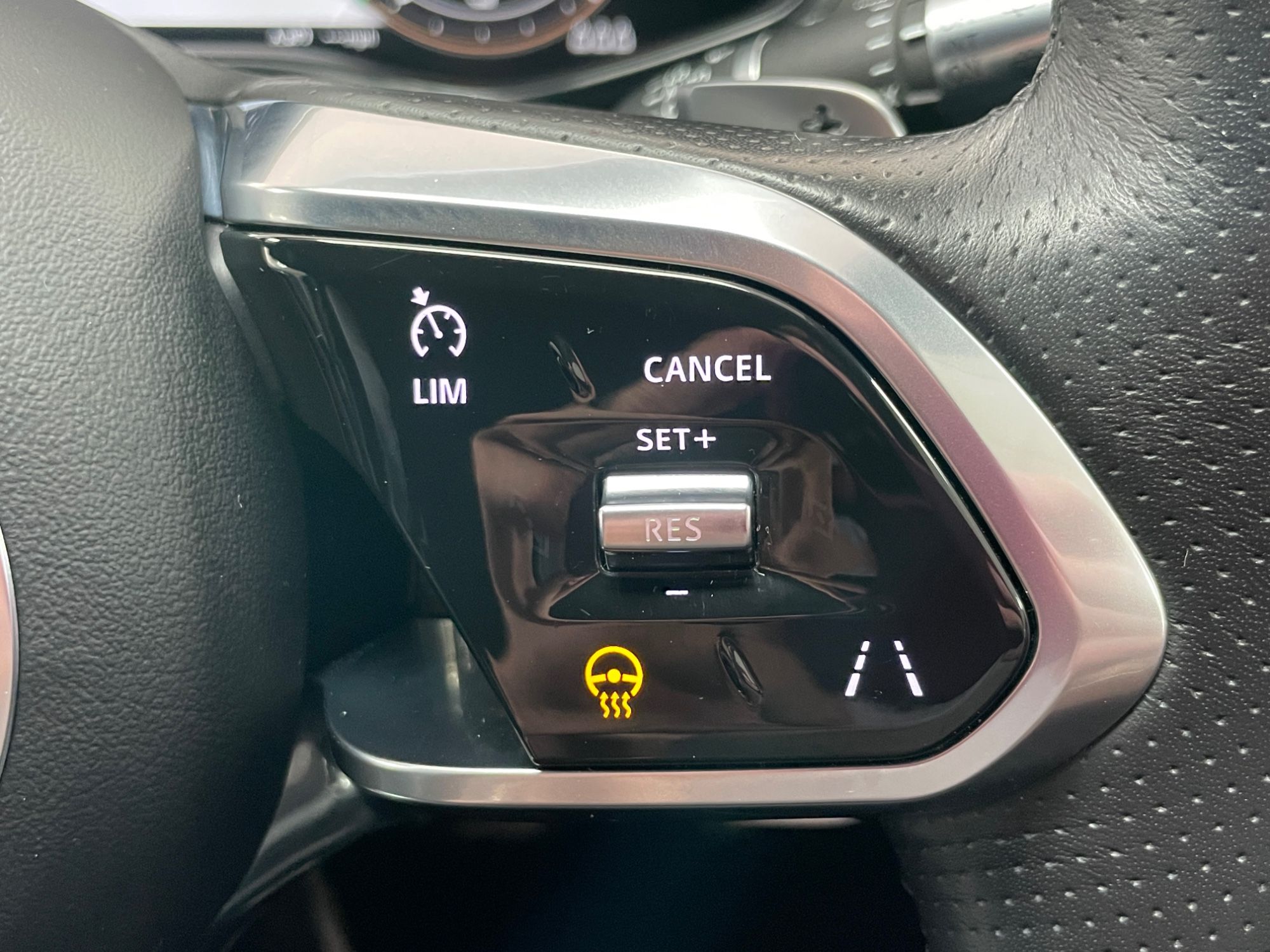 USED 2022 22 JAGUAR F-PACE 2.0 P400e 17.1kWh R-Dynamic SE SUV 5dr Petrol Plug-in Hybrid Auto AWD Euro 6 (s/s) (404 ps) 