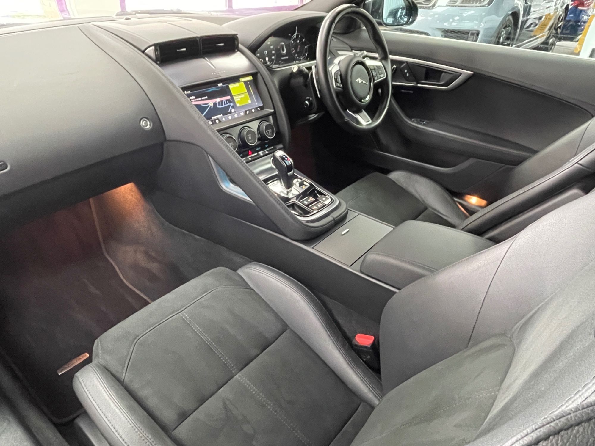USED 2022 71 JAGUAR F-TYPE 2.0i R-Dynamic Coupe 2dr Petrol Auto Euro 6 (s/s) (300 ps) 