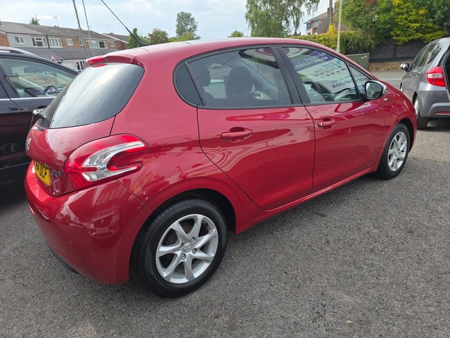 View our PEUGEOT 208