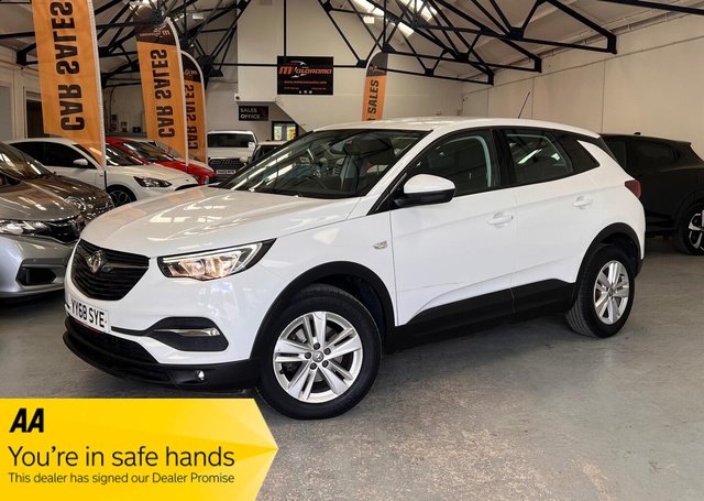 View our Vauxhall Grandland X 1.2 Turbo SE Euro 6 (s/s) 5dr