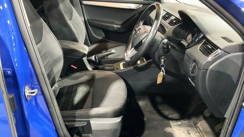 2019 Škoda Octavia in blue — photo 9 of 11