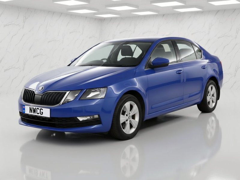 2019 Škoda Octavia in blue — photo 2 of 11