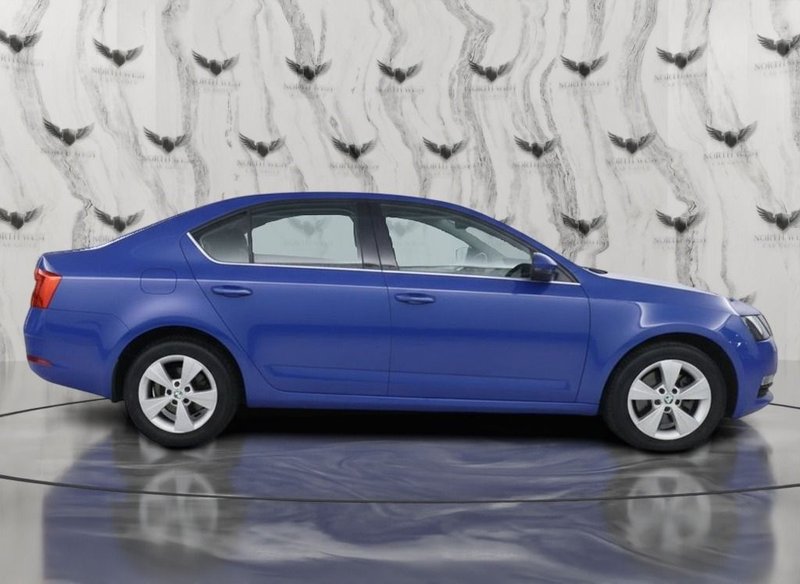 2019 Škoda Octavia in blue — photo 9 of 14